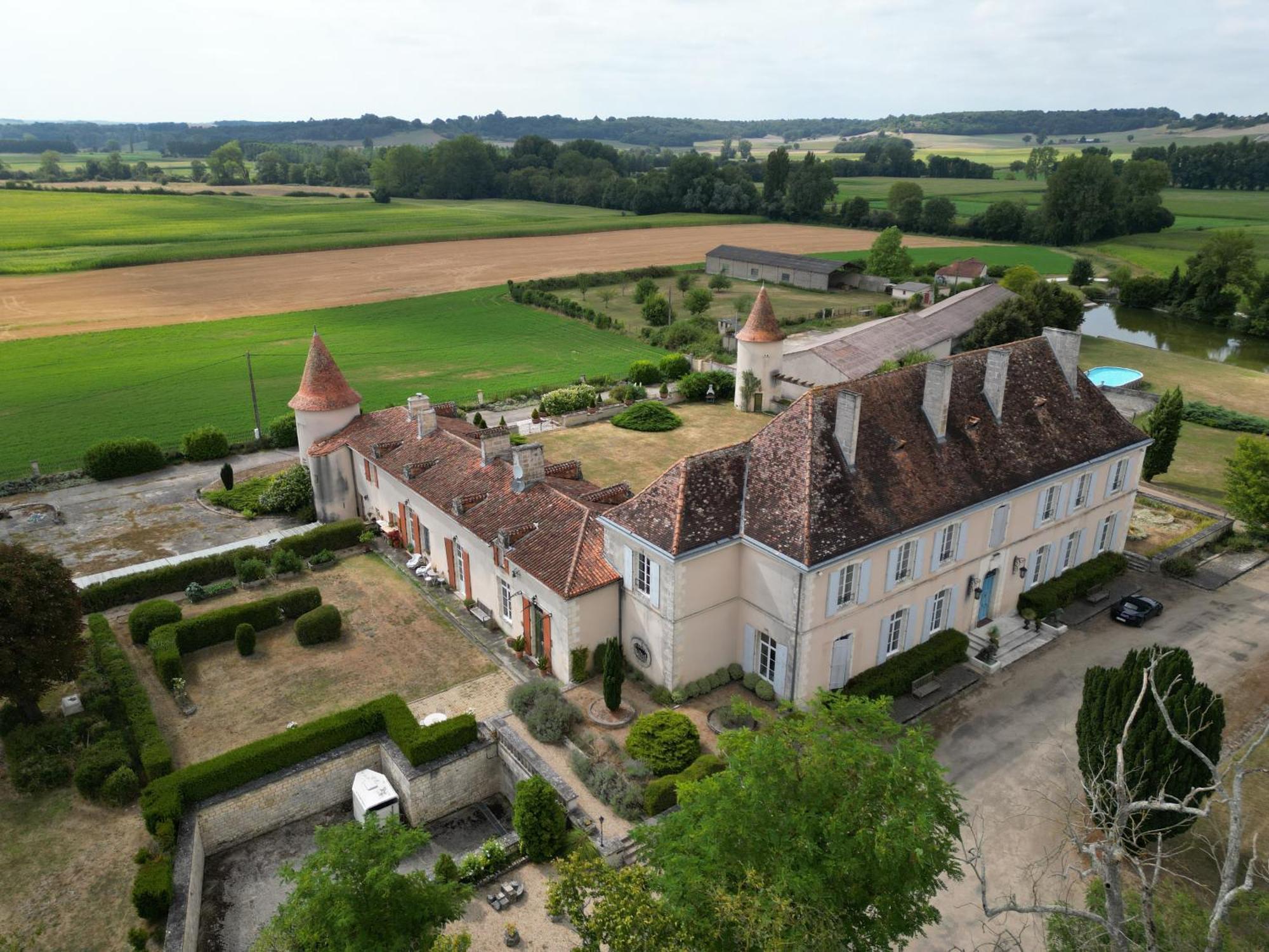 Chateau Du Bourbet Cherval Exterior photo